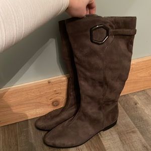 Brown suede 6 1/2 boots